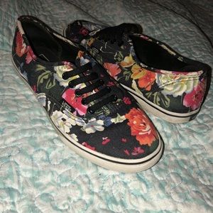 Black Floral Lo Pro Vans